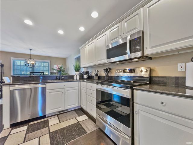 2433 Briarcliff Drive, Newburgh, IN 47630