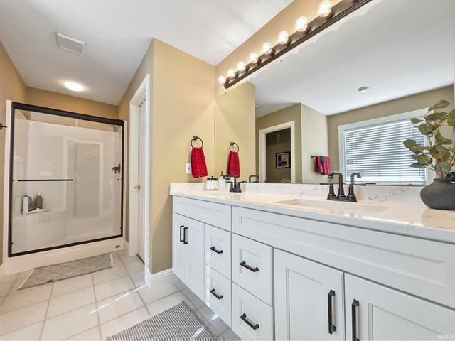 2433 Briarcliff Drive, Newburgh, IN 47630