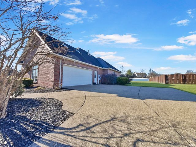 2433 Briarcliff Drive, Newburgh, IN 47630