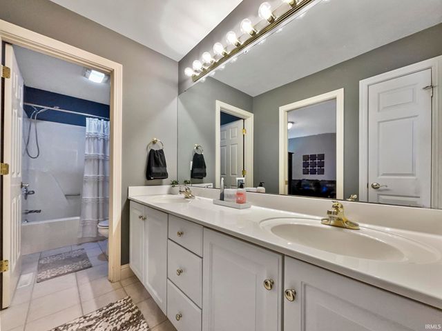 2433 Briarcliff Drive, Newburgh, IN 47630