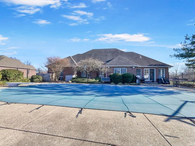 2433 Briarcliff Drive, Newburgh, IN 47630