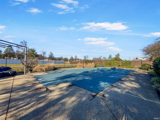 2433 Briarcliff Drive, Newburgh, IN 47630