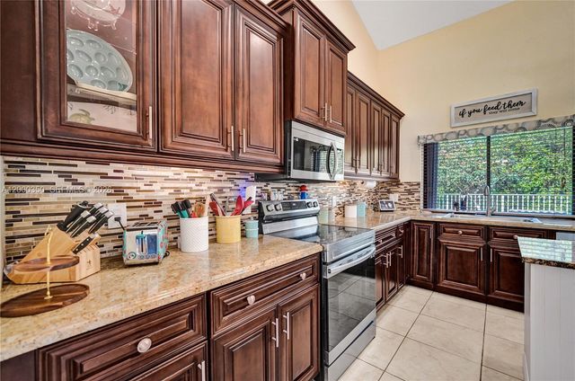 5112 NW 58th Ter, Coral Springs, FL 33067