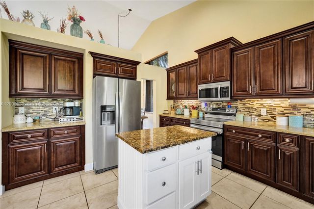 5112 NW 58th Ter, Coral Springs, FL 33067