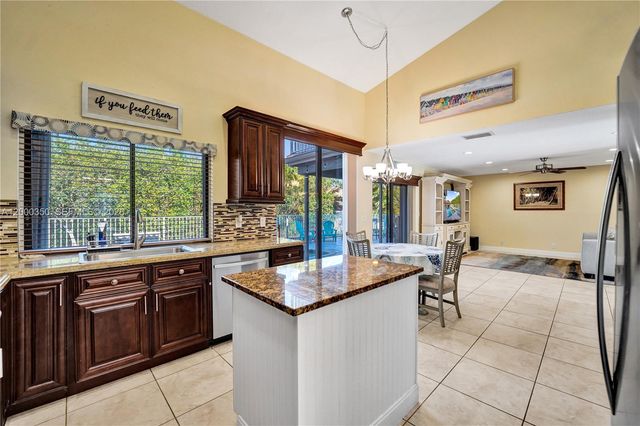 5112 NW 58th Ter, Coral Springs, FL 33067