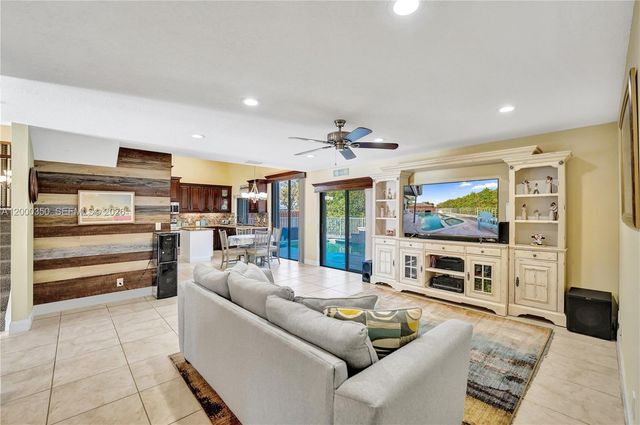 5112 NW 58th Ter, Coral Springs, FL 33067