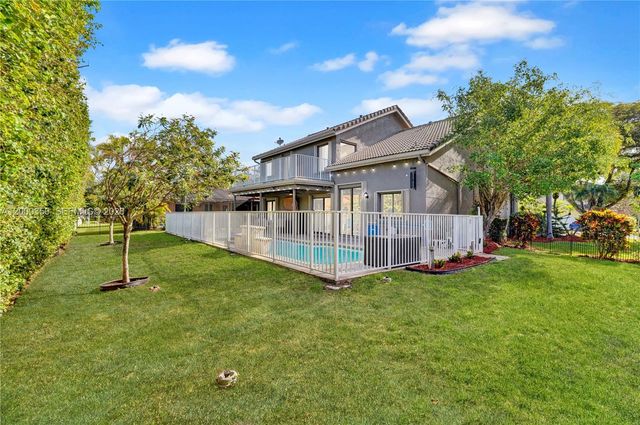 5112 NW 58th Ter, Coral Springs, FL 33067