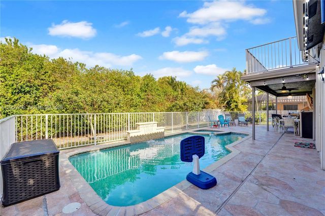 5112 NW 58th Ter, Coral Springs, FL 33067