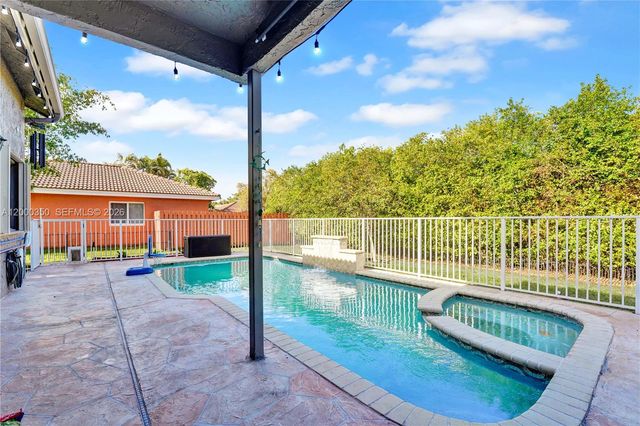 5112 NW 58th Ter, Coral Springs, FL 33067