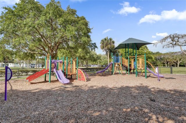 5112 NW 58th Ter, Coral Springs, FL 33067