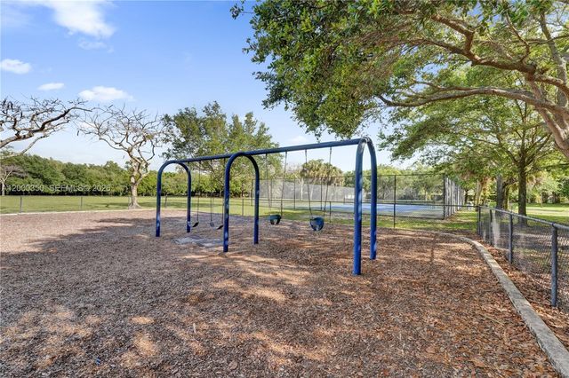 5112 NW 58th Ter, Coral Springs, FL 33067