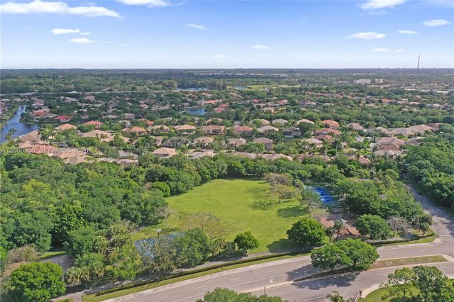 5112 NW 58th Ter, Coral Springs, FL 33067