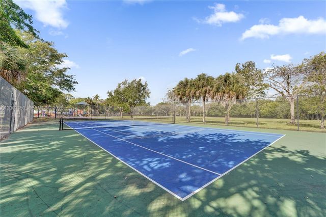 5112 NW 58th Ter, Coral Springs, FL 33067