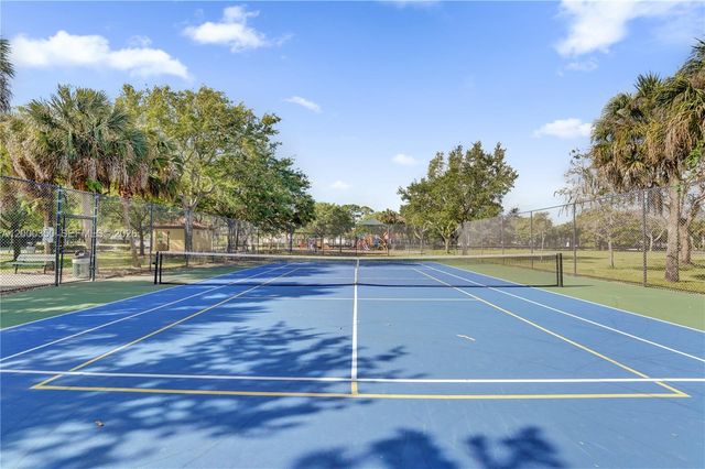 5112 NW 58th Ter, Coral Springs, FL 33067