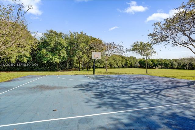 5112 NW 58th Ter, Coral Springs, FL 33067