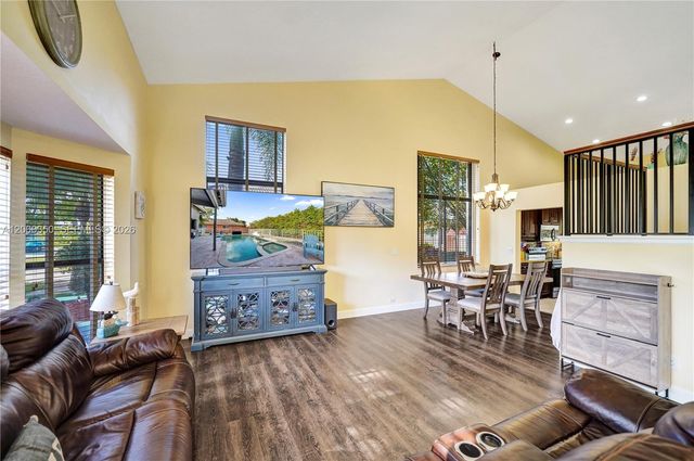 5112 NW 58th Ter, Coral Springs, FL 33067