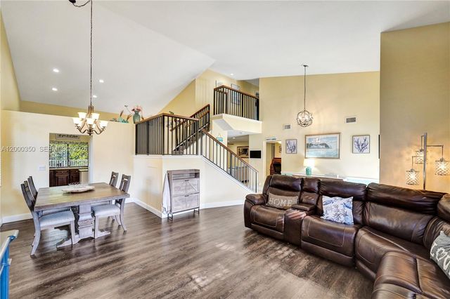 5112 NW 58th Ter, Coral Springs, FL 33067