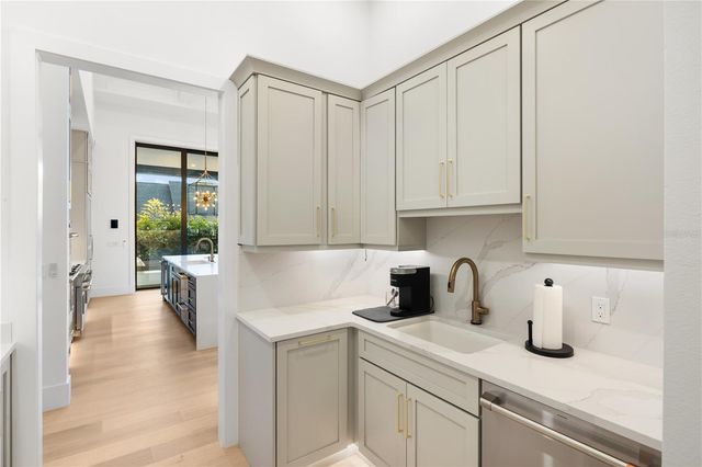 1800 WEBBER STREET, Sarasota, FL 34239