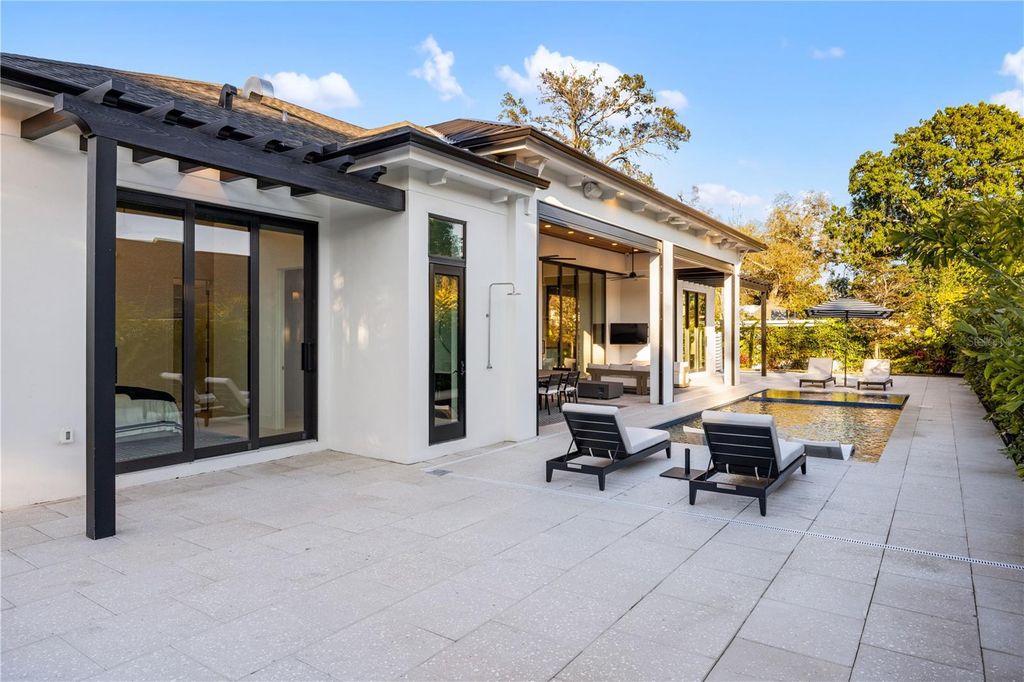 Image 10 of property listing at 1800 WEBBER STREET, Sarasota, FL 34239