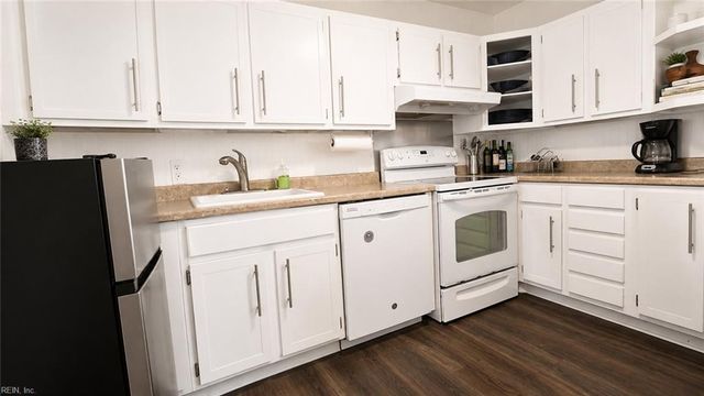 6 Rivercrest DR, Portsmouth, VA 23701
