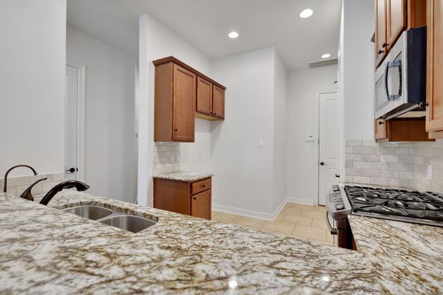 12 Tassia Lane, Pasadena, TX 77058