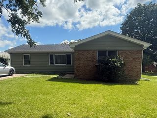 355 Hilltop Drive, North Aurora, IL 60542