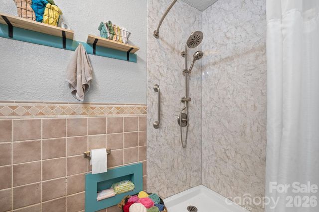 35 Glendale Drive, Spruce Pine, NC 28777