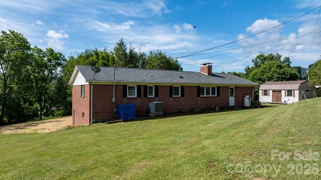 35 Glendale Drive, Spruce Pine, NC 28777