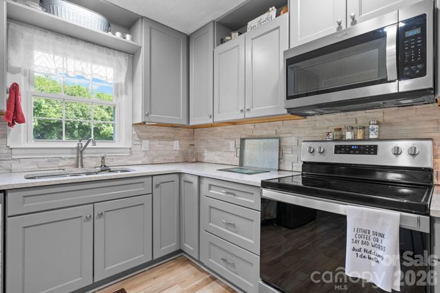 35 Glendale Drive, Spruce Pine, NC 28777
