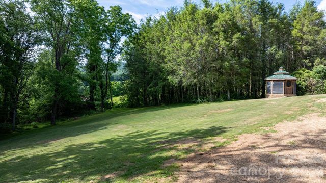 35 Glendale Drive, Spruce Pine, NC 28777