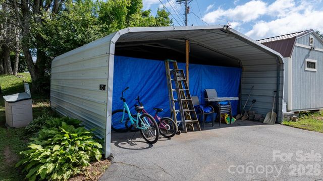 35 Glendale Drive, Spruce Pine, NC 28777