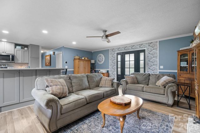 35 Glendale Drive, Spruce Pine, NC 28777