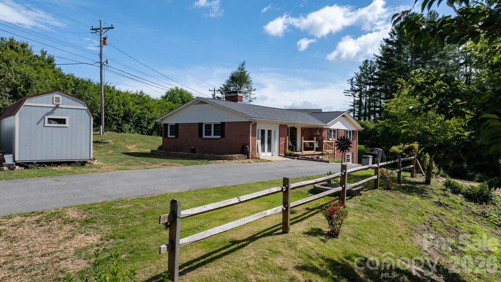 35 Glendale Drive, Spruce Pine, NC 28777