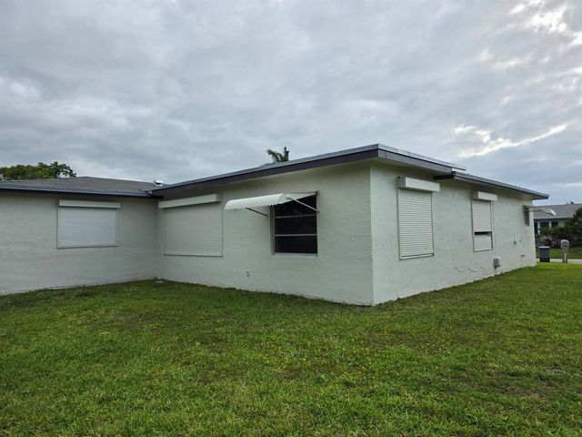 14243 El Clavel Way, Delray Beach, FL 33484