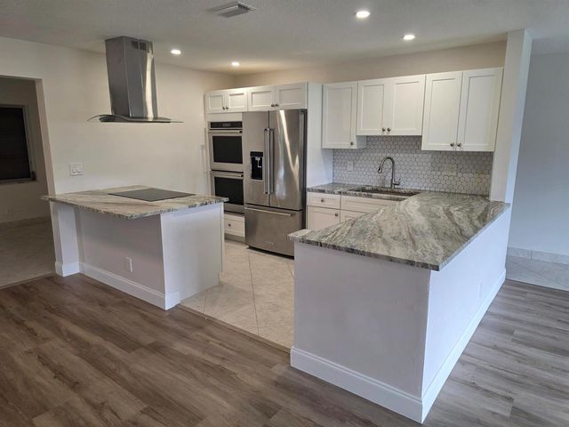 14243 El Clavel Way, Delray Beach, FL 33484