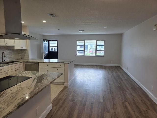 14243 El Clavel Way, Delray Beach, FL 33484