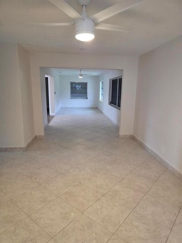 14243 El Clavel Way, Delray Beach, FL 33484