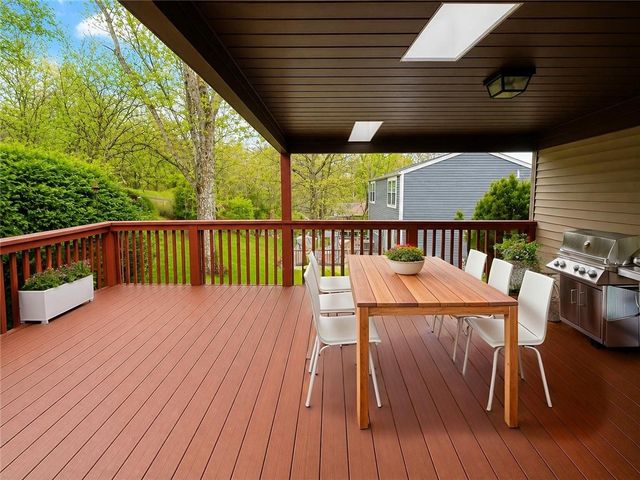 114 Pinoak Ln, North Fayette, PA 15126