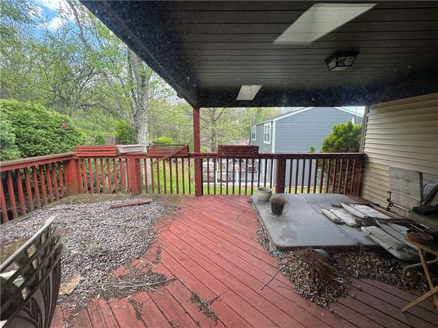 114 Pinoak Ln, North Fayette, PA 15126