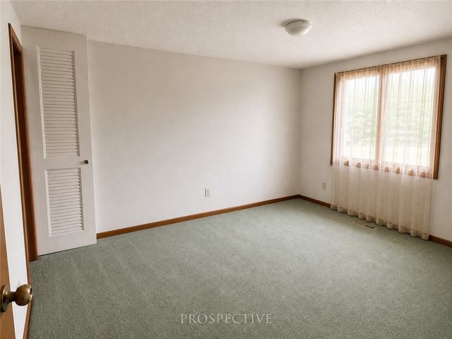114 Pinoak Ln, North Fayette, PA 15126