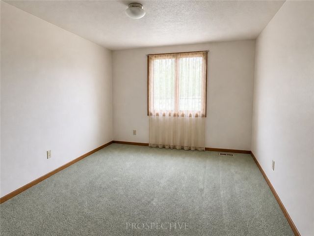 114 Pinoak Ln, North Fayette, PA 15126