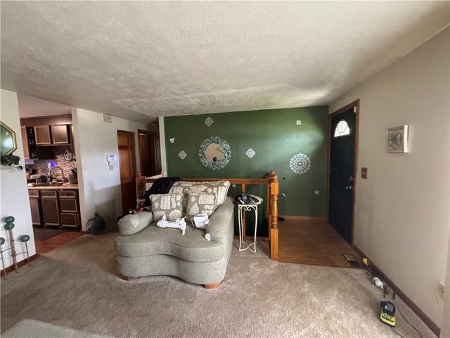 114 Pinoak Ln, North Fayette, PA 15126