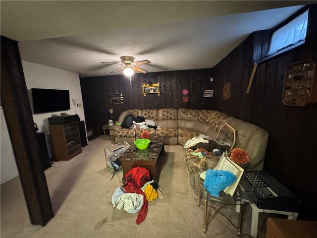 114 Pinoak Ln, North Fayette, PA 15126