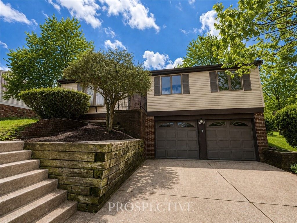 114 Pinoak Ln, North Fayette, PA 15126