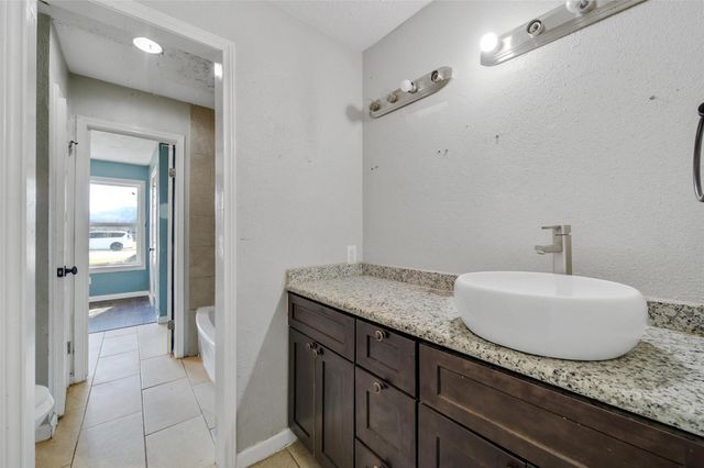 426 N Compass Rose Circle, Crosby, TX 77532