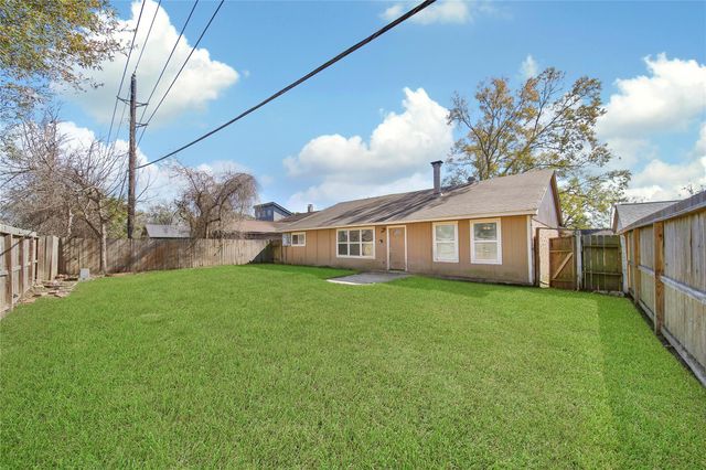 426 N Compass Rose Circle, Crosby, TX 77532