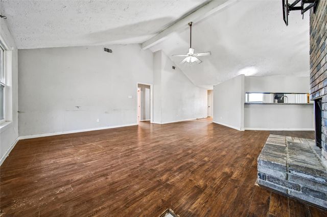 426 N Compass Rose Circle, Crosby, TX 77532