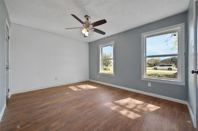 426 N Compass Rose Circle, Crosby, TX 77532