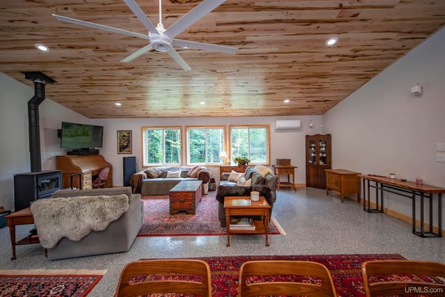 8450 N Van Buskirk Road, Ironwood, MI 49938