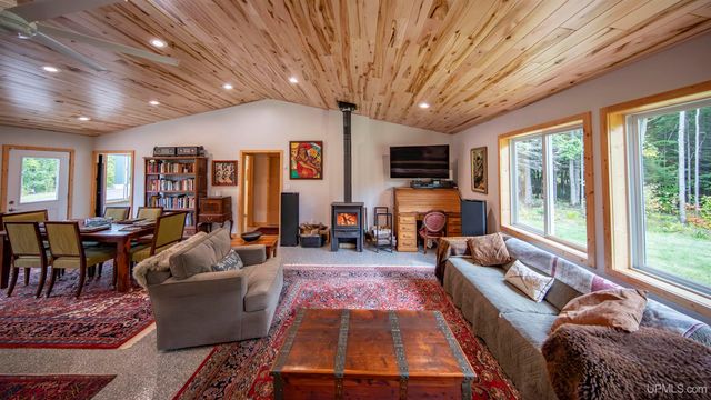 8450 N Van Buskirk Road, Ironwood, MI 49938